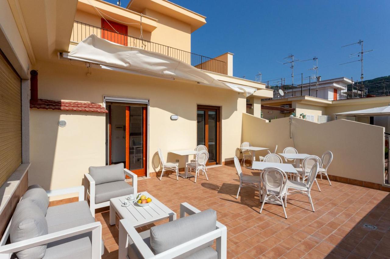 סורנטו Tofani Apartment - Luminoso Con Terrazzo Panoramico מראה חיצוני תמונה