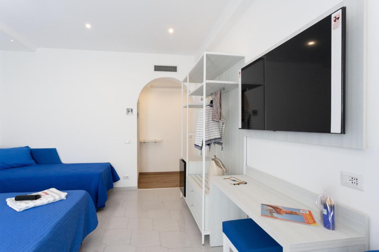 סורנטו Tofani Apartment - Luminoso Con Terrazzo Panoramico מראה חיצוני תמונה