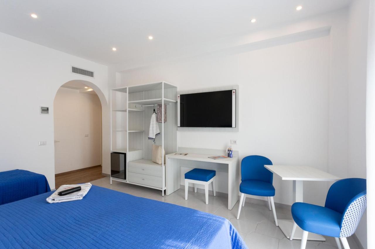 סורנטו Tofani Apartment - Luminoso Con Terrazzo Panoramico מראה חיצוני תמונה